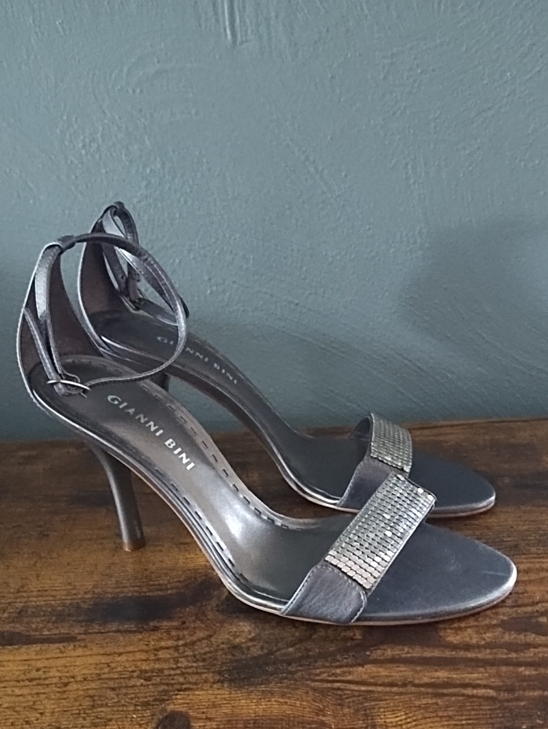 Gianni Bini 7.5 Silver Leather Stiletto Sandals Ankle Strap Embellished Toe Band